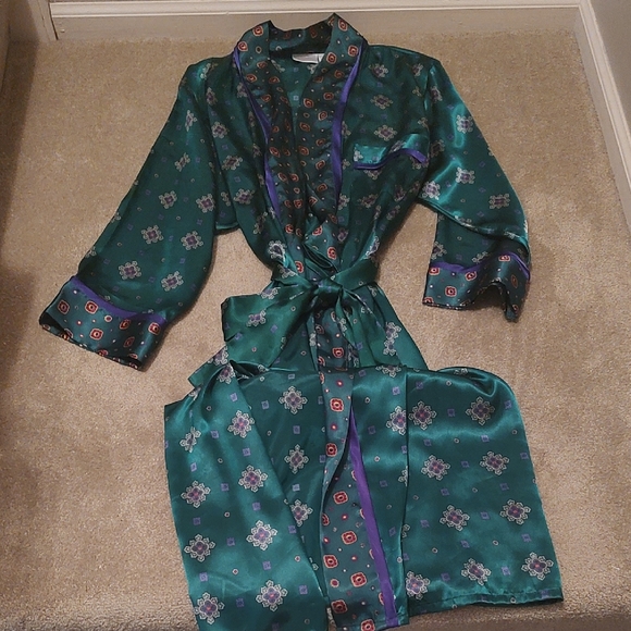 body drama Other - Elegant Green Satin Robe
